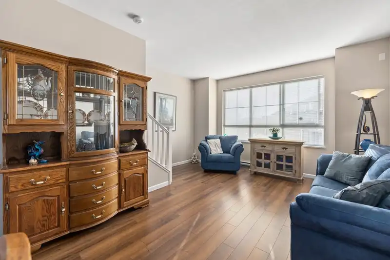 61 19505 68A AVENUE - photo 3 of 29