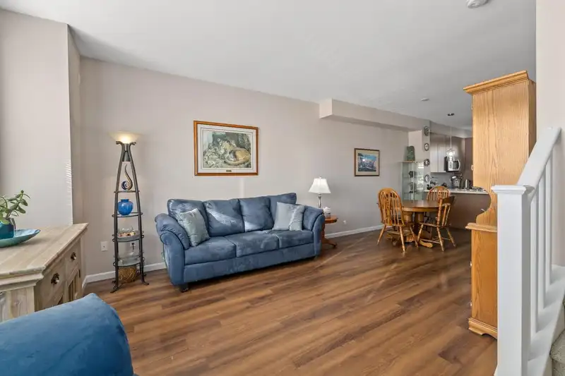 61 19505 68A AVENUE - photo 4 of 29