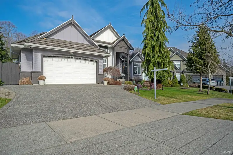 16895 87 AVENUE - photo 1 of 40
