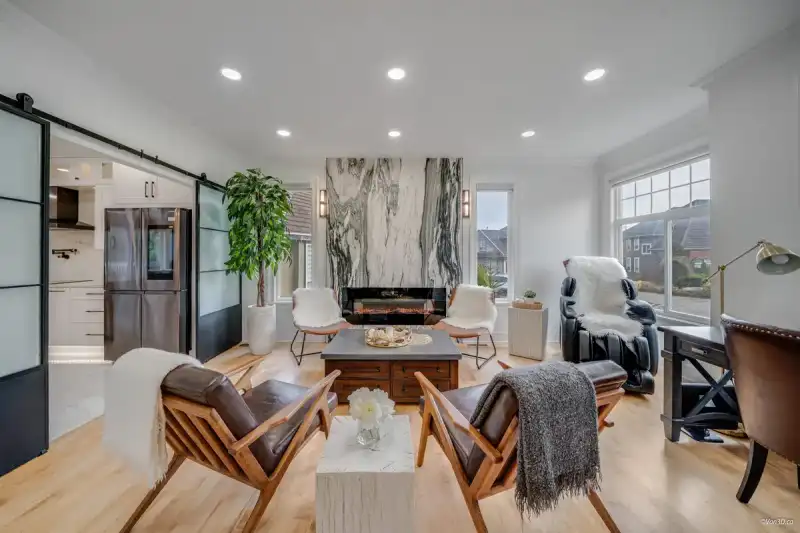 16895 87 AVENUE - photo 4 of 40