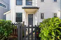 4 5945 176A STREET - thumbnail 3