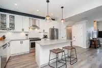 4 5945 176A STREET - thumbnail 6