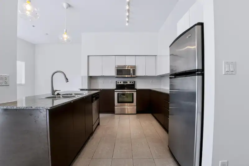 523 13733 107A AVENUE - photo 2 of 28