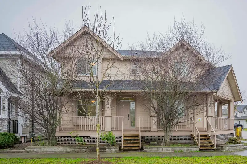 19593 72 AVENUE - photo 1 of 40