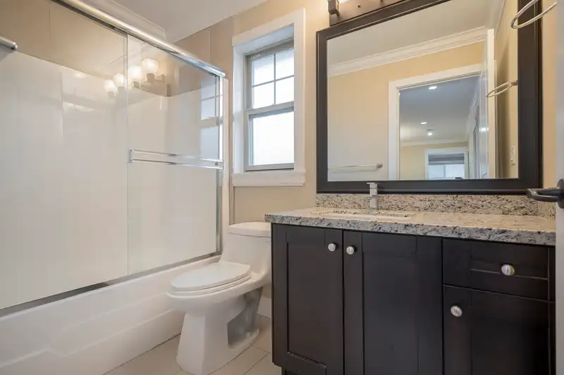 19593 72 AVENUE - photo 3 of 40