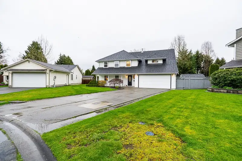6092 173A STREET - photo 4 of 39