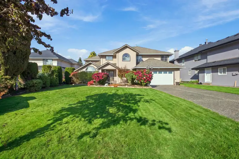 13655 58 AVENUE - photo 3 of 25