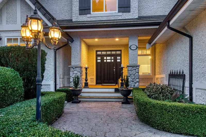15880 110 AVENUE - photo 2 of 40