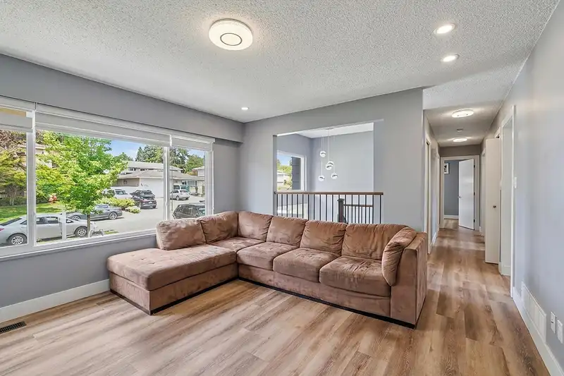9024 123A STREET - photo 2 of 19