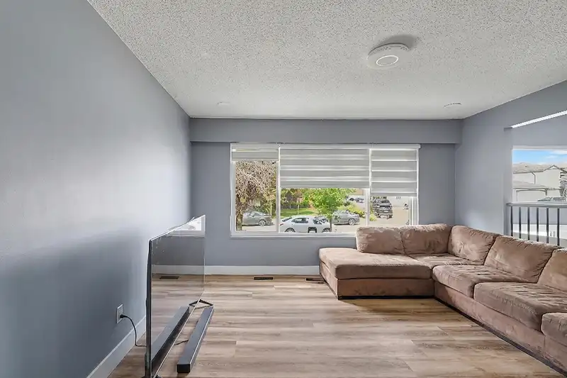 9024 123A STREET - photo 3 of 19