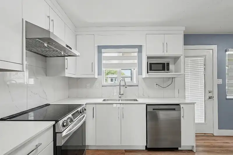 9024 123A STREET - photo 4 of 19