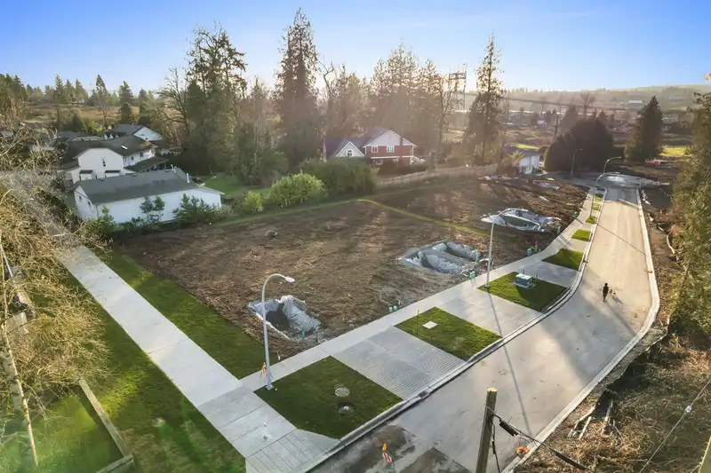 18096 66 AVENUE - photo 4 of 20