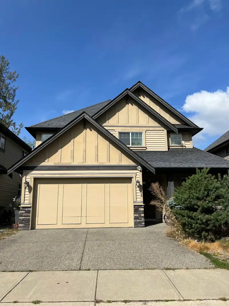 7105 177A STREET - photo 1 of 34