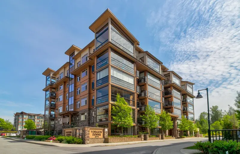 B422 20716 WILLOUGHBY TOWN CENTRE DRIVE - photo 1 of 25