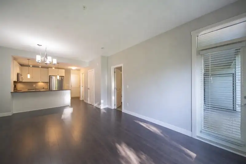 310 14358 60 AVENUE - photo 3 of 10