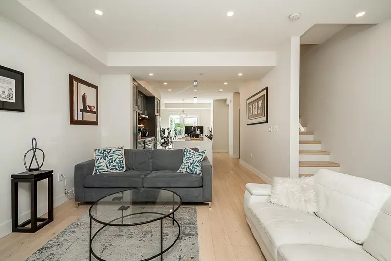 4 115 W QUEENS ROAD - photo 4 of 25