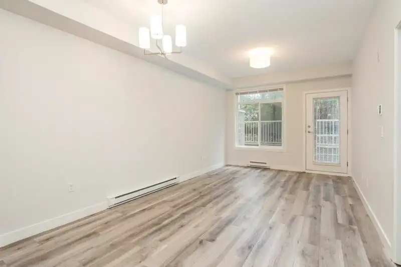 103 13277 108TH AVENUE - photo 4 of 20