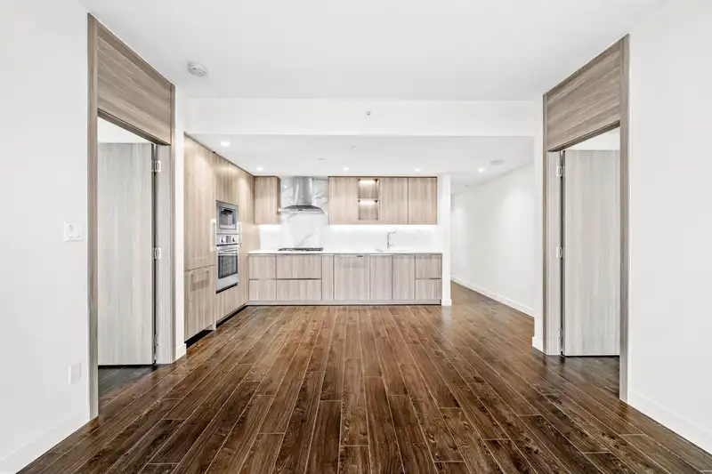 3707 9887 WHALLEY BOULEVARD - photo 4 of 38
