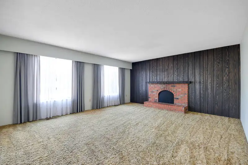 17233 60 AVENUE - photo 3 of 39