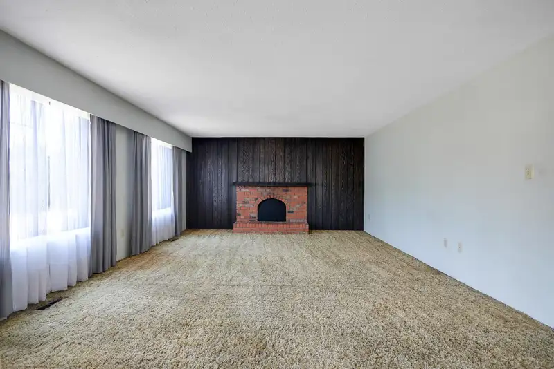 17233 60 AVENUE - photo 4 of 39