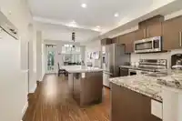 7 18211 70 AVENUE - thumbnail 5