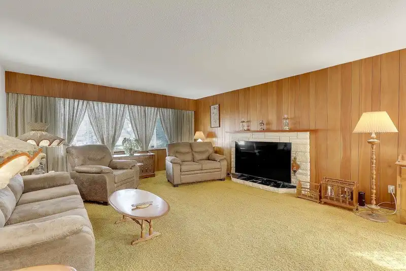 14752 106A AVENUE - photo 3 of 40