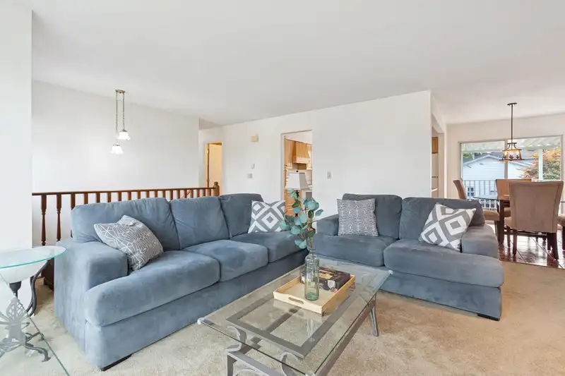 16966 JERSEY DRIVE - photo 4 of 35