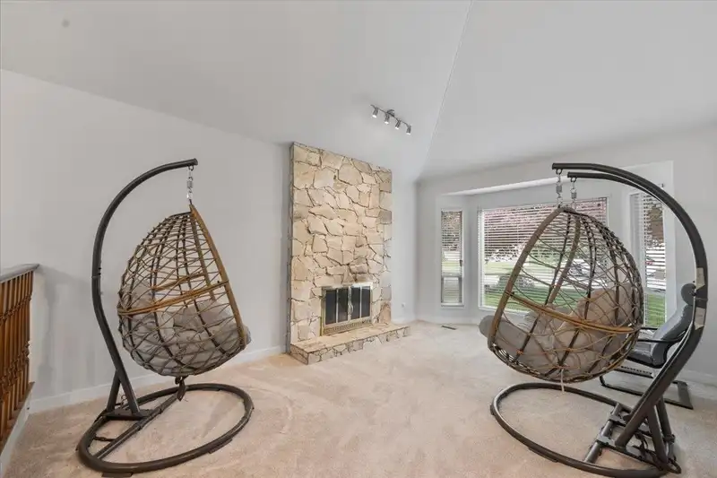 16160 BROOKSIDE COURT - photo 3 of 38