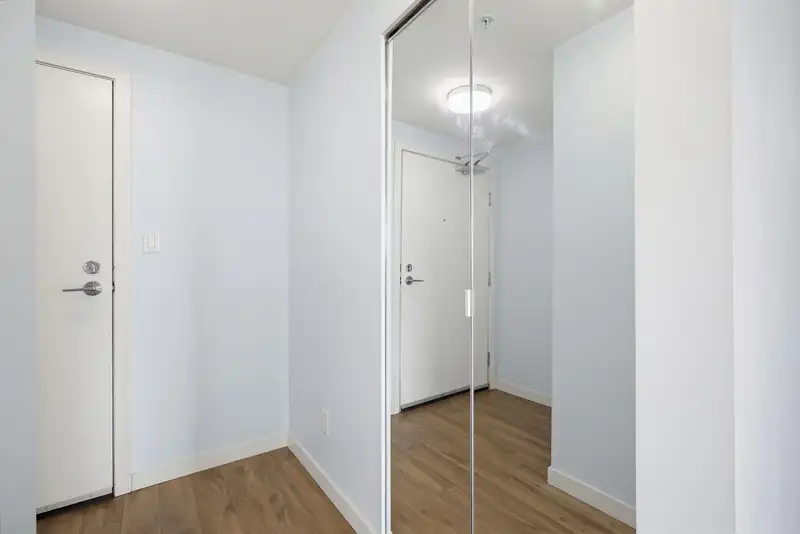 908 13325 102A AVENUE - photo 4 of 32