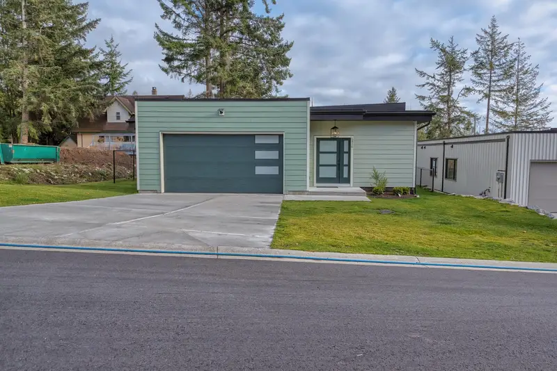 5416 STELLAR WAY - photo 2 of 25