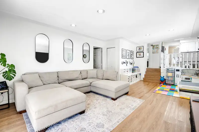 14596 89 AVENUE - photo 1 of 27