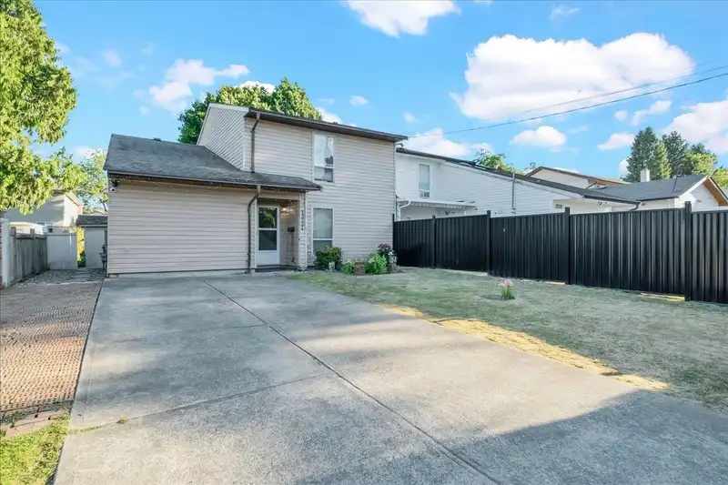 13504 79A AVENUE - photo 2 of 40