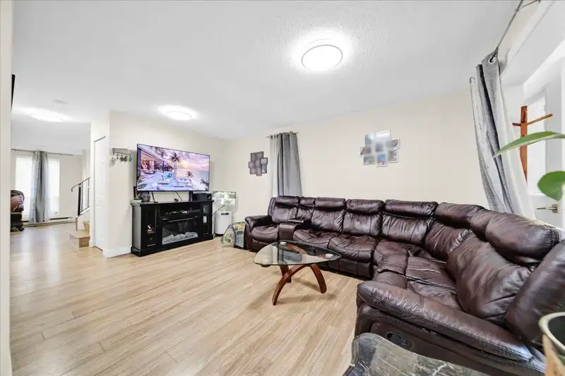 13504 79A AVENUE - photo 3 of 40