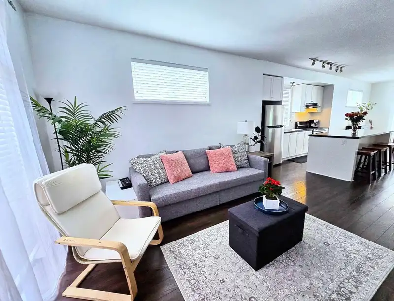 7 14955 60TH AVENUE - photo 1 of 32