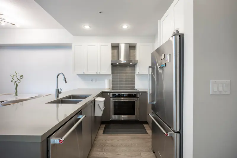 8 3201 NOEL DRIVE - photo 4 of 12