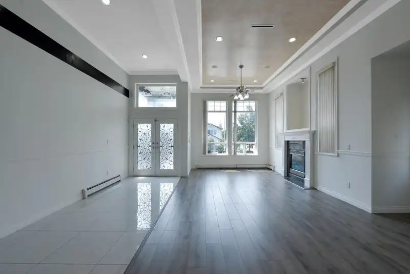 12355 65 AVENUE - photo 2 of 40