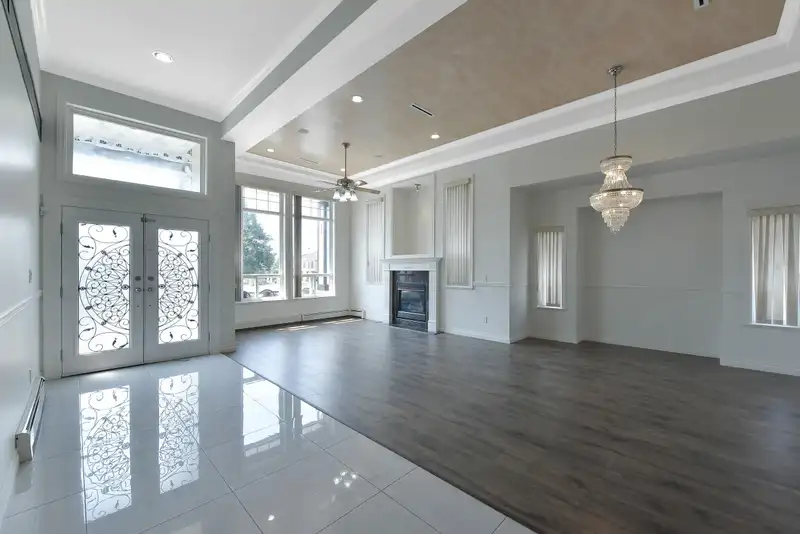 12355 65 AVENUE - photo 3 of 40
