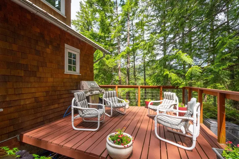 1029 CENTER BAY ROAD - photo 4 of 25