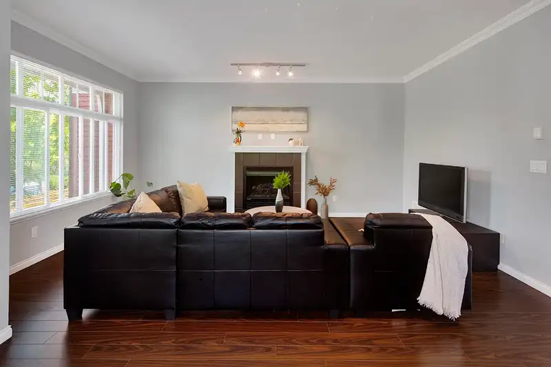 81 19455 65 AVENUE - photo 3 of 34