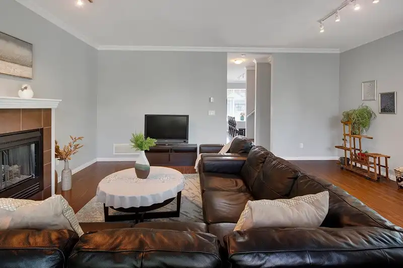 81 19455 65 AVENUE - photo 4 of 34