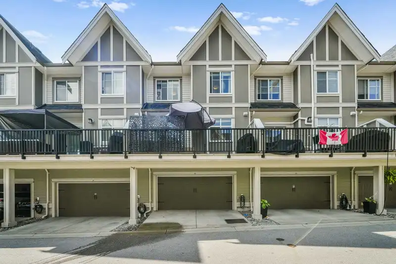 32 6588 195A STREET - photo 2 of 26