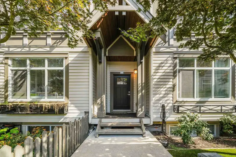 32 6588 195A STREET - photo 4 of 26