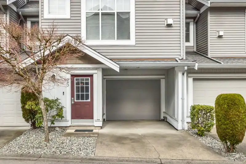 25 16760 61 AVENUE - photo 3 of 31