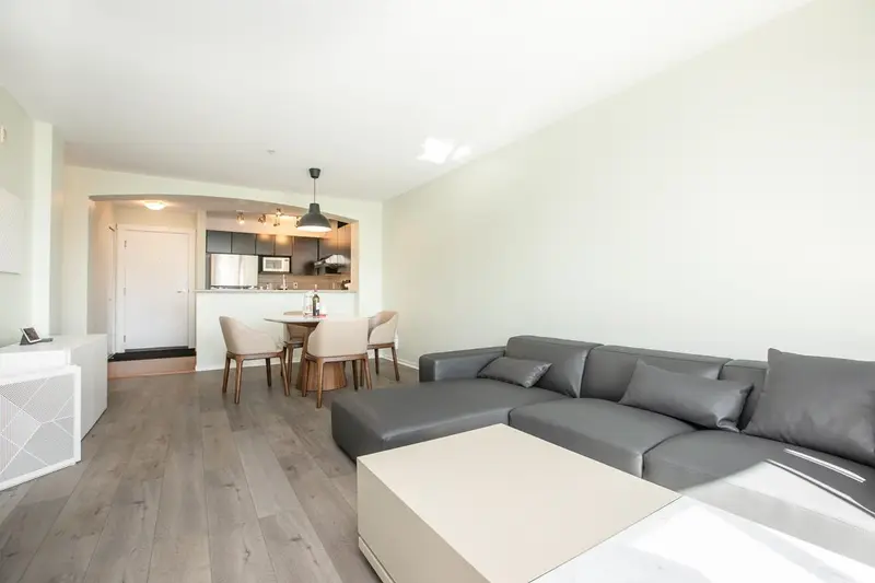 401 9319 UNIVERSITY CRESCENT - photo 3 of 22