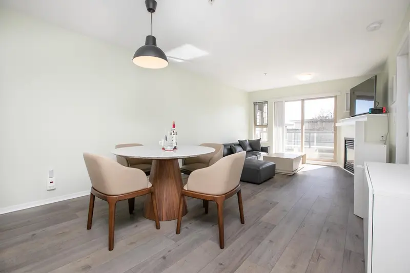 401 9319 UNIVERSITY CRESCENT - photo 4 of 22