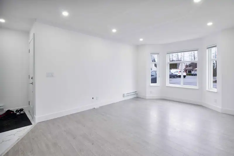 12532 77B AVENUE - photo 4 of 20