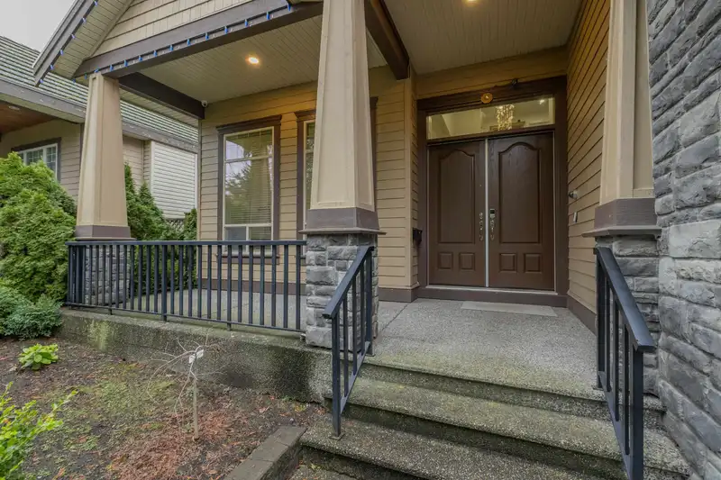 8042 160 STREET - photo 2 of 40