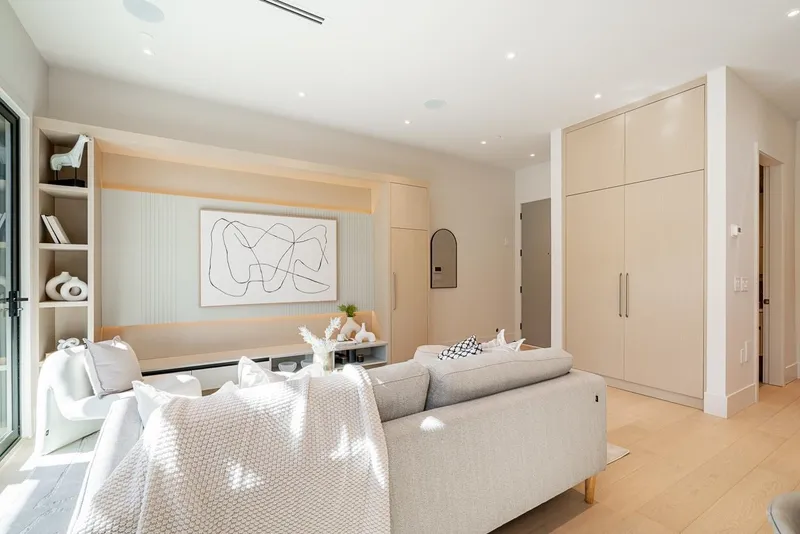 2 372 E 37TH AVENUE - photo 4 of 25