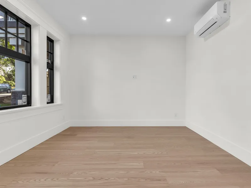 2568 W 2ND AVENUE - photo 4 of 25