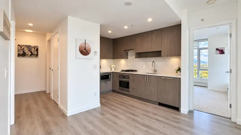 605 13350 CENTRAL AVENUE - photo 4 of 20